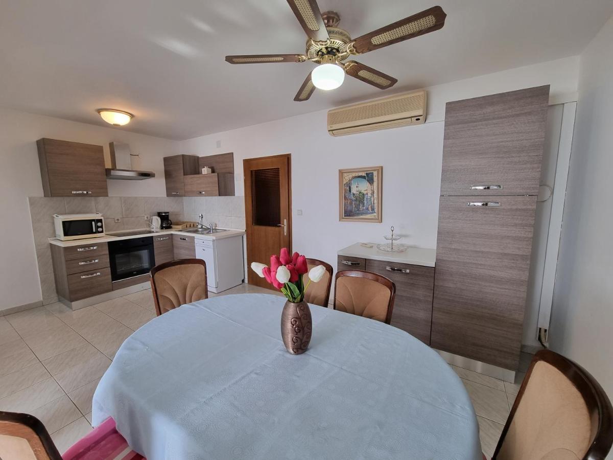 Apartment Grbac Barbat na Rabu Exteriör bild